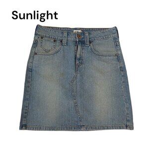 Levi’s Jeans Denim Light Wash Short Mini Above Knee Skirt SZ 8 Vintage Style